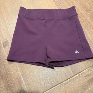 ALO Goddess Ribbed High-Rise Hot Shorts